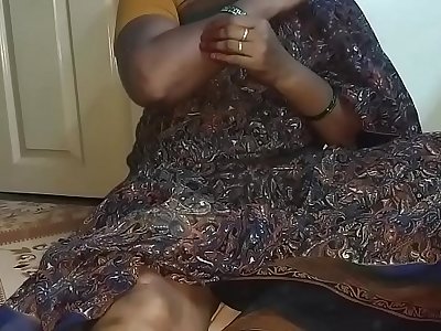 Unquestionable Indian chubby boobs aunty