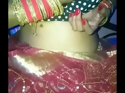 नयी नवेली दुल्हन अपने पति के लिए हिन्दी आडियो के गंदी गाली वाली विडियो बनायी